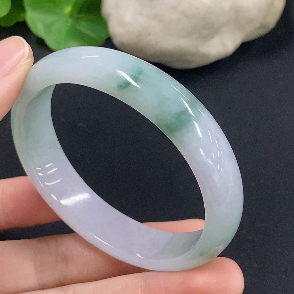 Jadeite Concubine bracelet in size 55/48.3 with HKHQ branding, featuring smooth jade stones, weight approx. 42.13g.