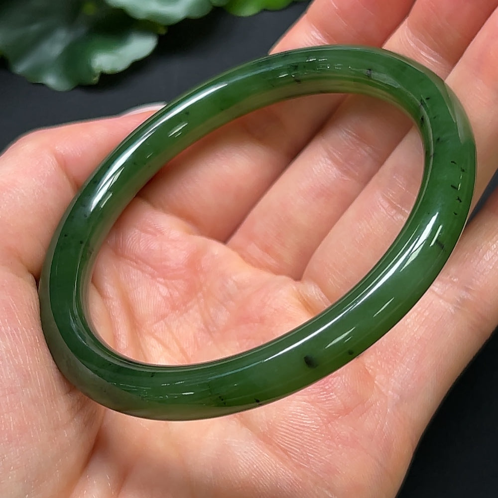 HKHQ Hetian Jade round bangle with a 56.7mm diameter, weighing approximately 29.59g, showcasing smooth, polished green jade.