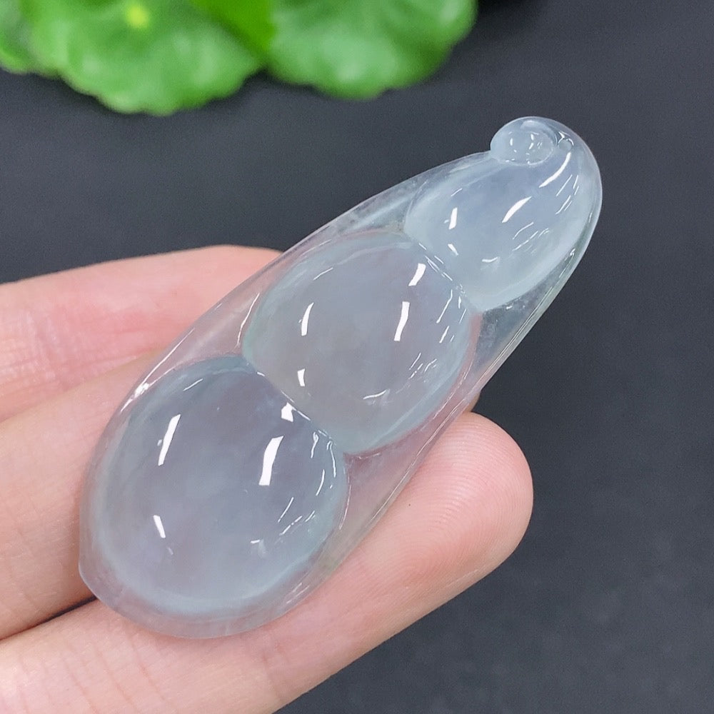 Jadeite Lucky Bean Pendant, Total Weight Approximately 10.8g