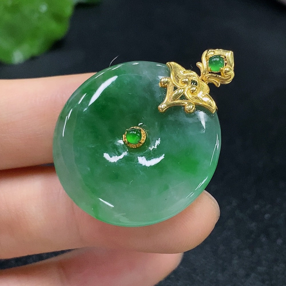 Jadeite Peace Pendant (18k Gold Clasp) Total Weight 6.971g