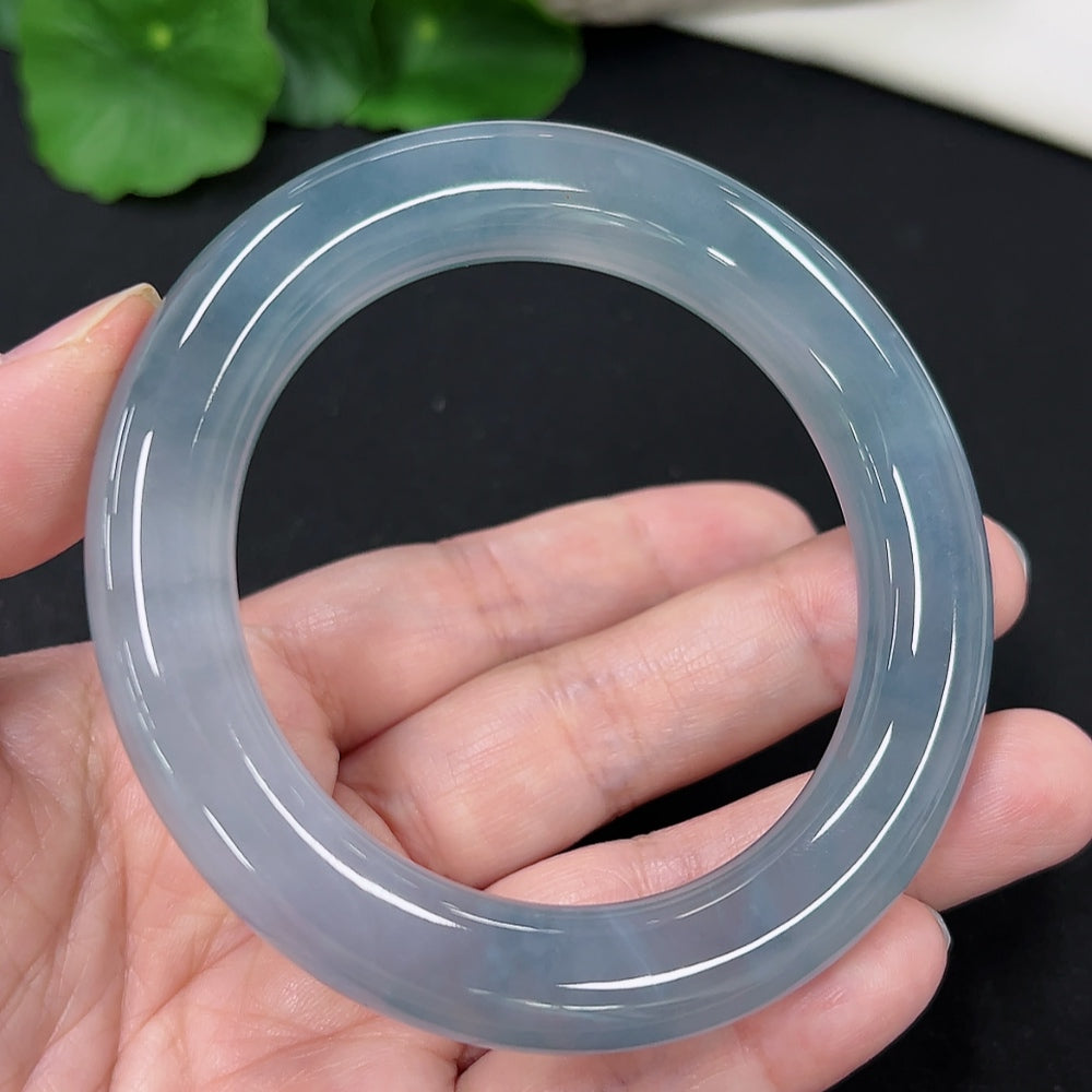 HKHQ jadeite round bangle, size 55.2, 71.6g, showcasing smooth, polished green jadeite bracelet with a rounded shape.