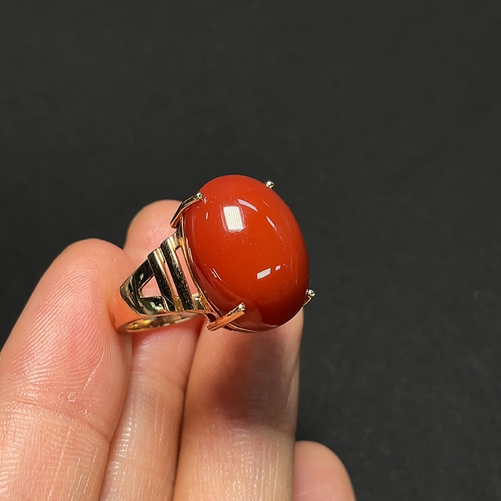 Red Agate Ring with Visible Organic Matter, 18K Gold, Total Weight Approx. 6.93g, Size 14.5