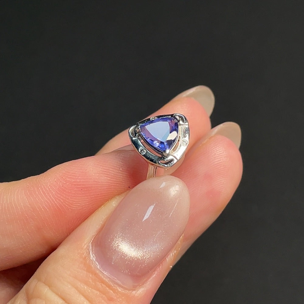 18K gold tanzanite gemstone ring with a size 6.5, featuring a vibrant purple-blue tanzanite set in a delicate band.