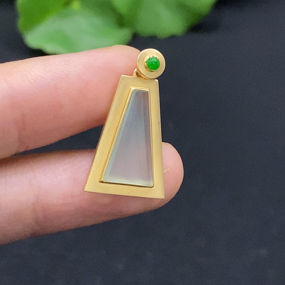 Jadeite Pendant with 18K Gold Setting Total Weight Approx. 2g