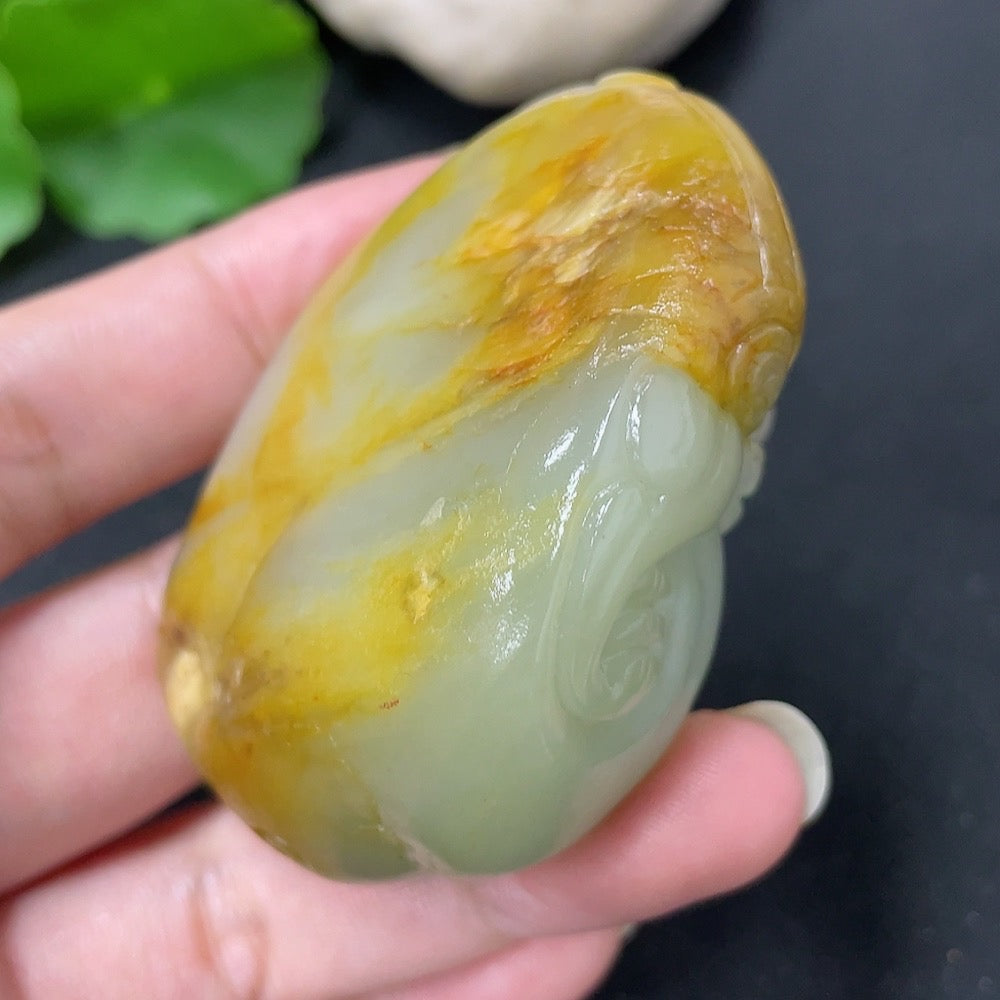 Hetian Jade Pendant, Auspicious Beast, Undetermined Skin Color Origin, Contains Other Mineral Components, Total Weight Approximately 93.7g