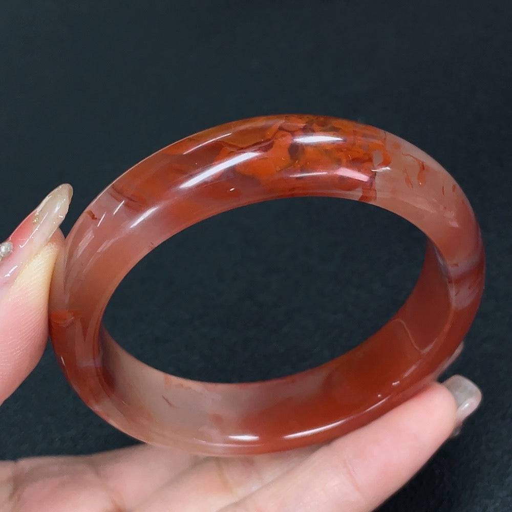 HUILIU HQ Southern Red Agate round gemstone bracelet with visible organic matter, certified by Huiliu, on a neutral background.