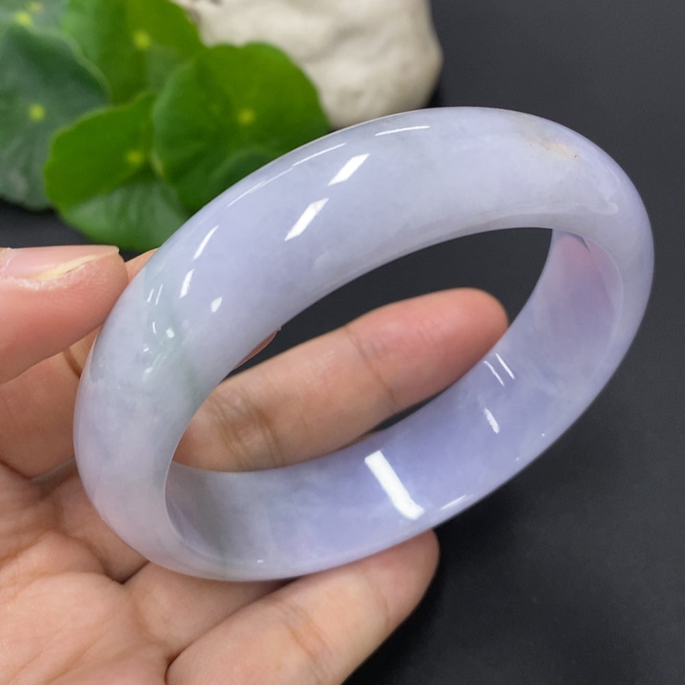 Jadeite round bangle with size 60.2, weighing approximately 71.3g, crafted by HKHQ, featuring smooth polished jade surface.