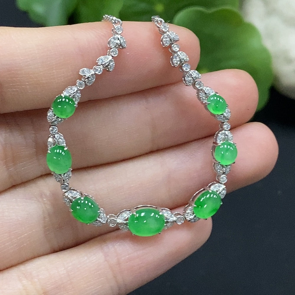 Jadeite inlaid necklace, 18K gold with diamond accents, total product weight approximately 6.35g