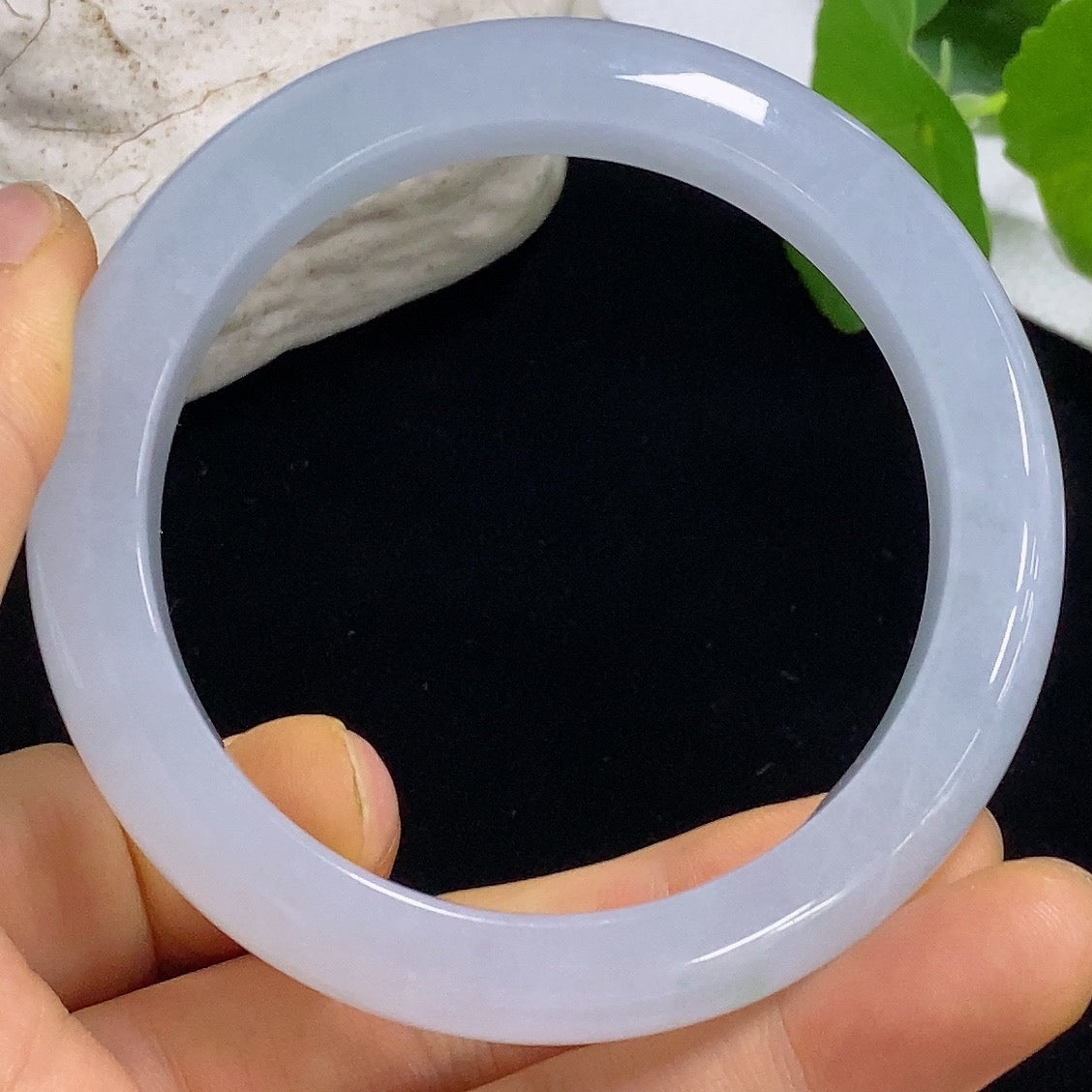 Jadeite round bracelet in size 56.4 with a total weight of 61.44g, featuring smooth, polished jadeite beads.