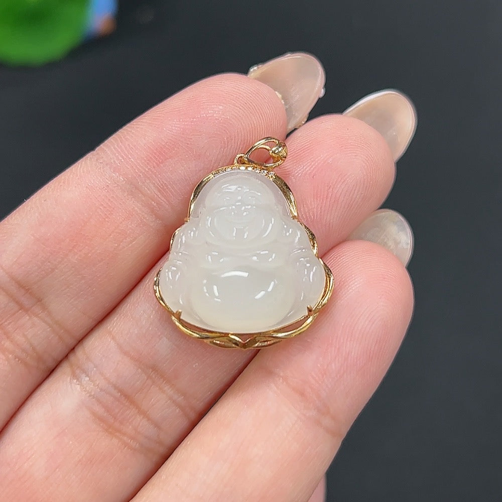 Hetian jade inlaid Buddha pendant with 18K gold and diamond accents, weighing approximately 4g, crafted by HKHQ.