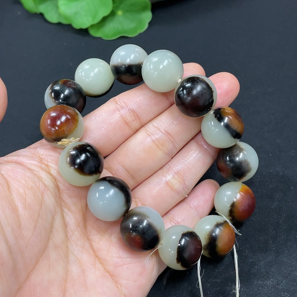 HKHQ Hetian jade bracelet with 15.5mm stones and 83g weight, featuring smooth, polished jade beads on a natural skin-colored background.