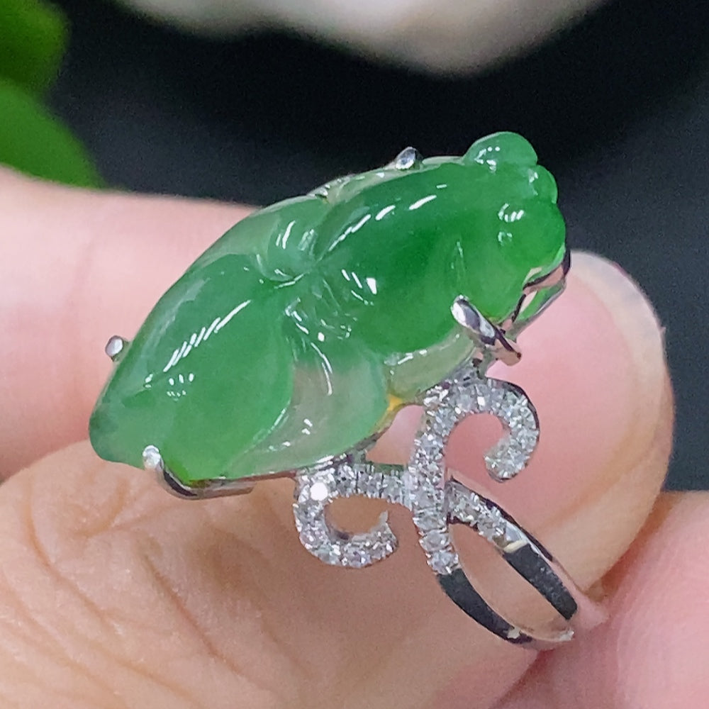 Jadeite inlaid ring 18k with diamond size 15 total weight about 4.64g