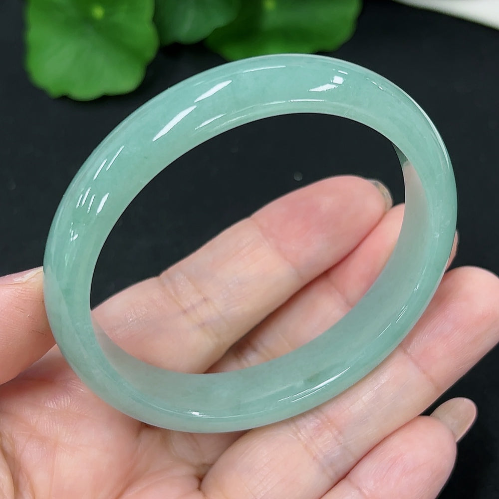 HKHQ jadeite oval bangle in size 53.2 with a smooth, polished surface and a weight of 37.4 grams.