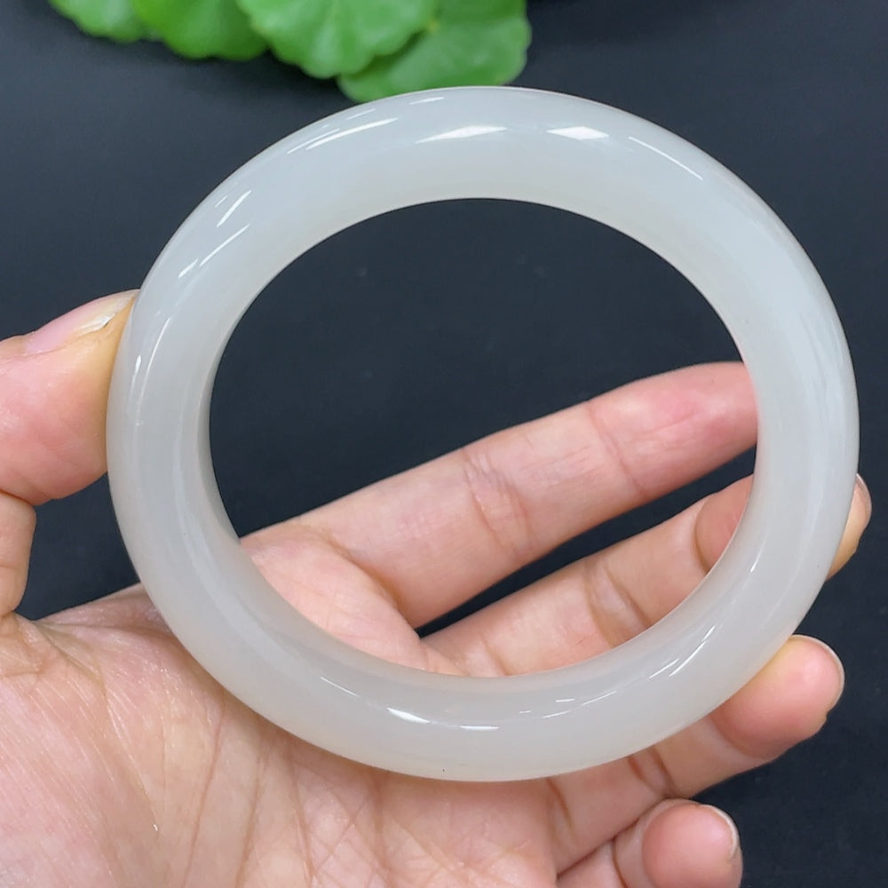 HKHQ Hetian Jade round bracelet with 57.6cm length and 63.3g weight, featuring smooth, polished jade beads.