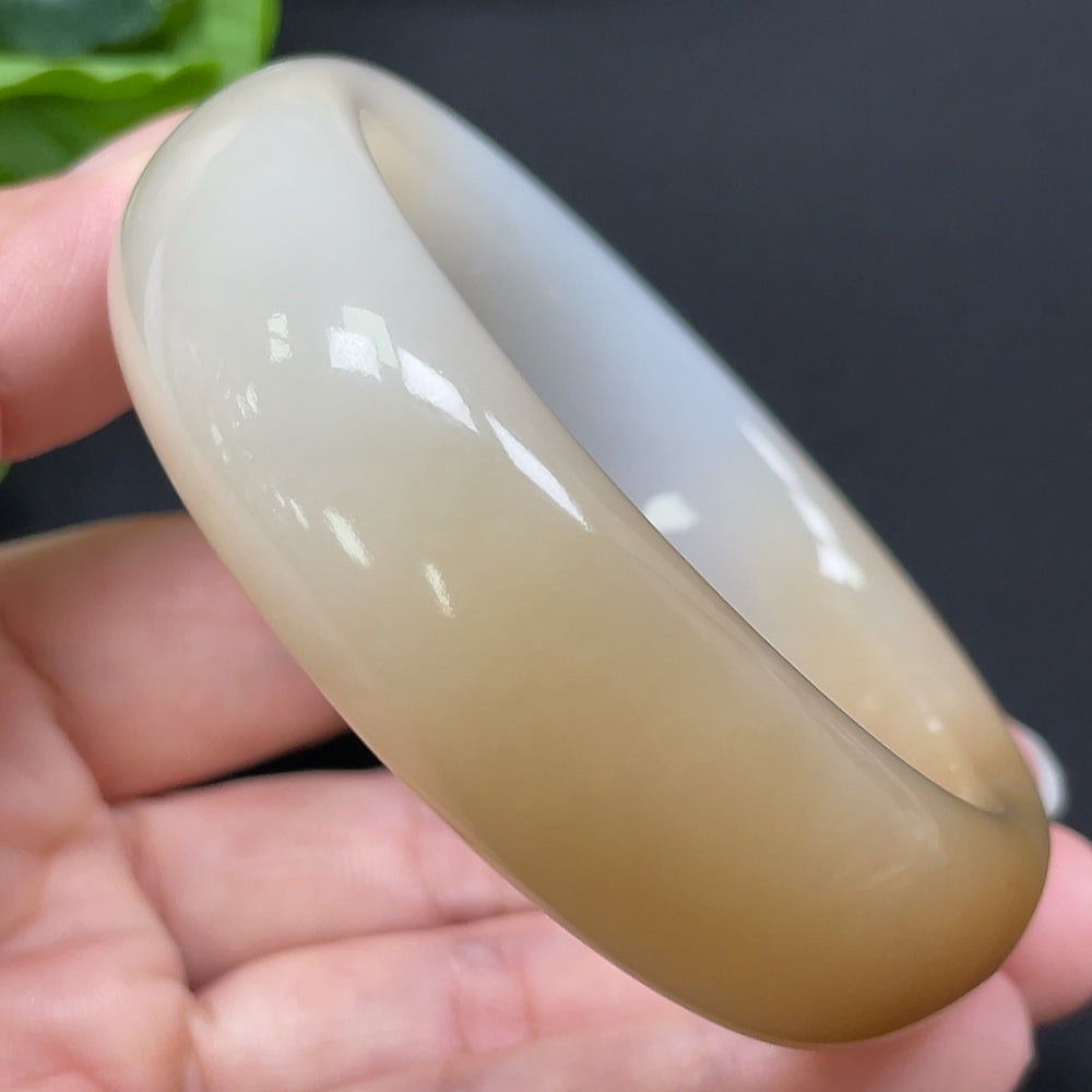 HKHQ Hetian Jade round bangle, size 55.2, weighing 83.44g, showcasing smooth, polished jade surface and elegant circular design