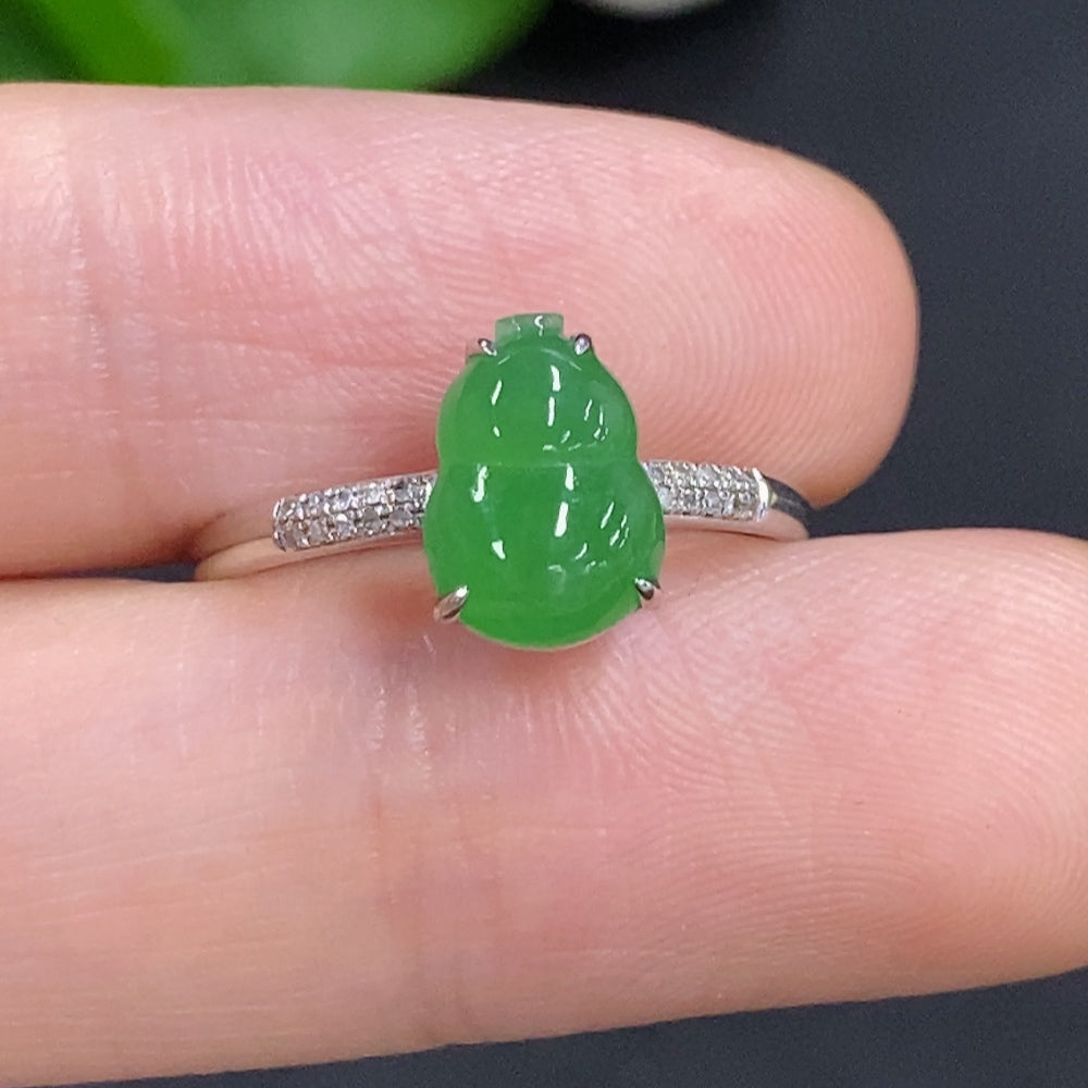 Jadeite gourd inlay ring with 18K gold and diamond accents, size 13, weighing approximately 2g, by HKHQ.