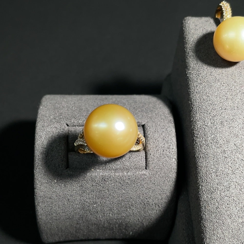 Saltwater Pearl Ring and Pendant and Earring Set Non-Diamond 18K Gold