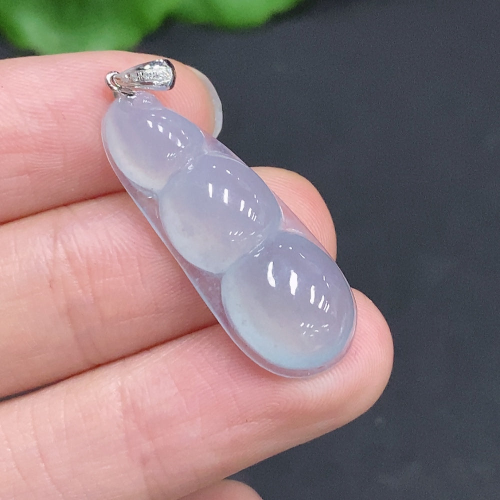 Jadeite Lucky Bean Pendant with 18K Gold Clasp, Total Weight Approximately 3.5g