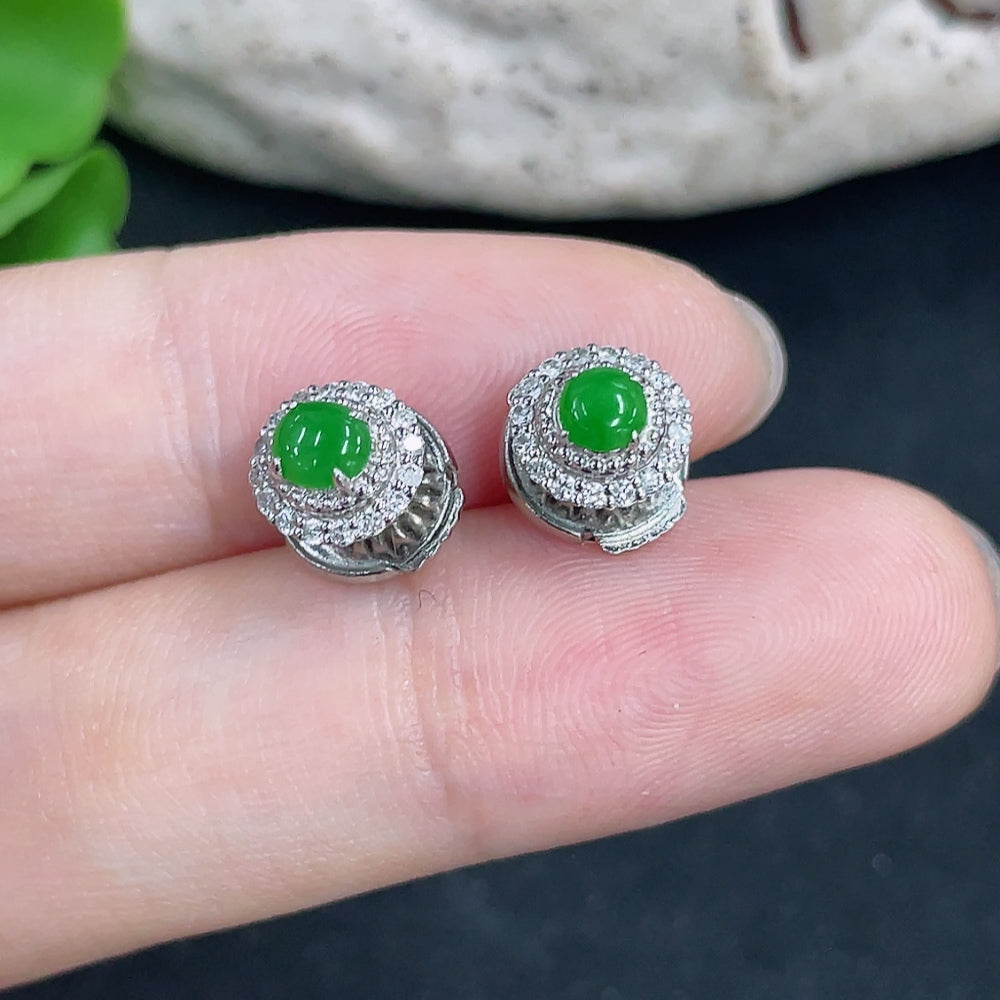 HKHQ jadeite earrings with 18k gold and diamond accents, featuring non-gold ear stoppers and a total weight of 2.32g.
