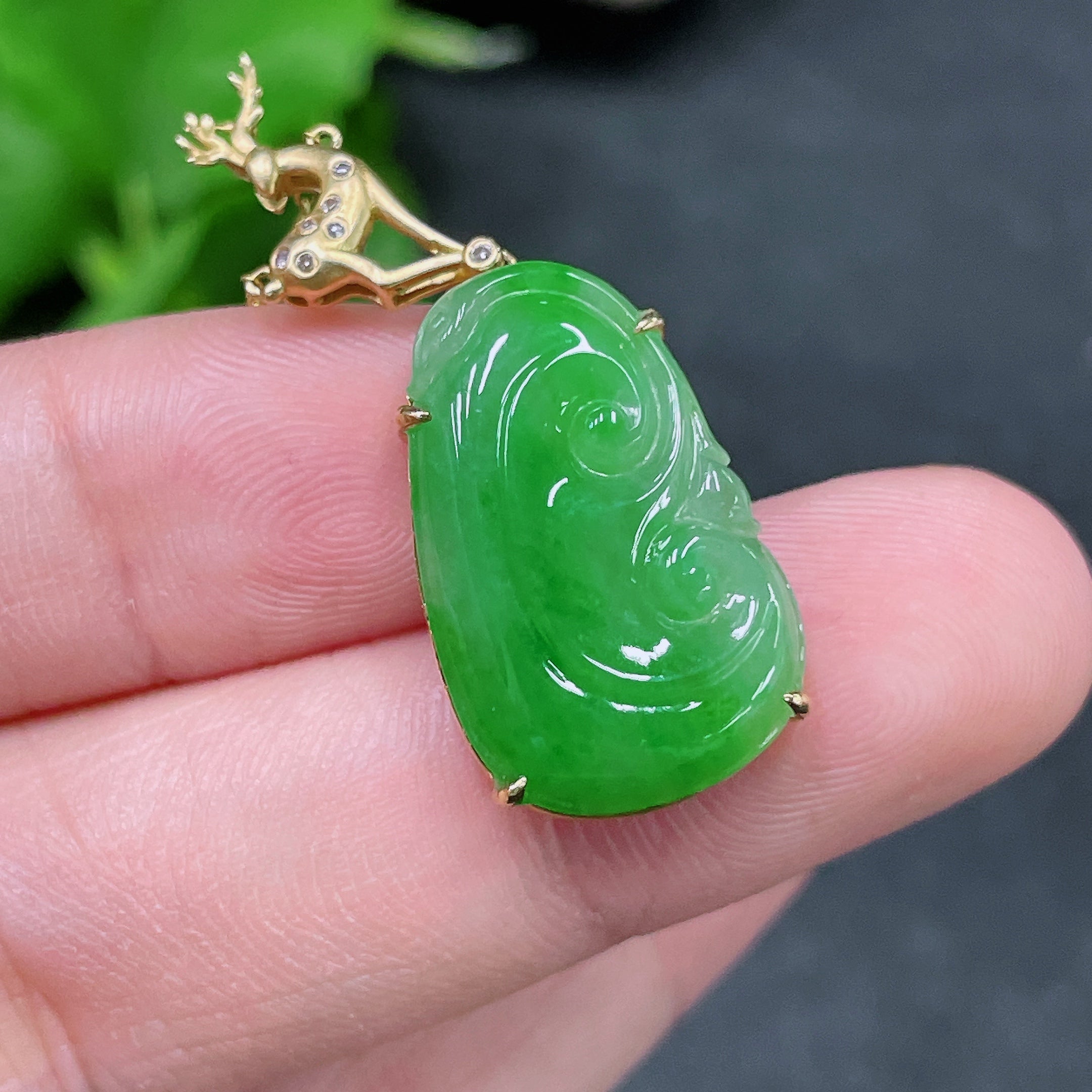 Jadeite Inlaid with 18K Gold and Diamonds, Total Weight Including Chain Approx. 4.81g