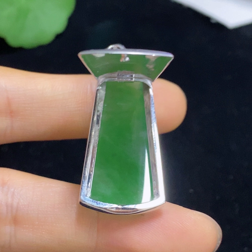 Jadeite Plain Pendant inlay pendant 18k with diamond, total weight about 10g