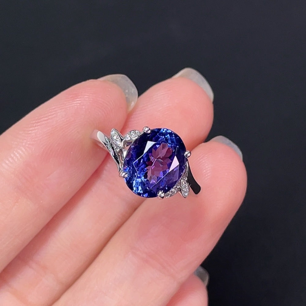 Elegant Tanzanite ring with 18K gold band, featuring a vibrant blue gemstone, crafted by HKHQ.