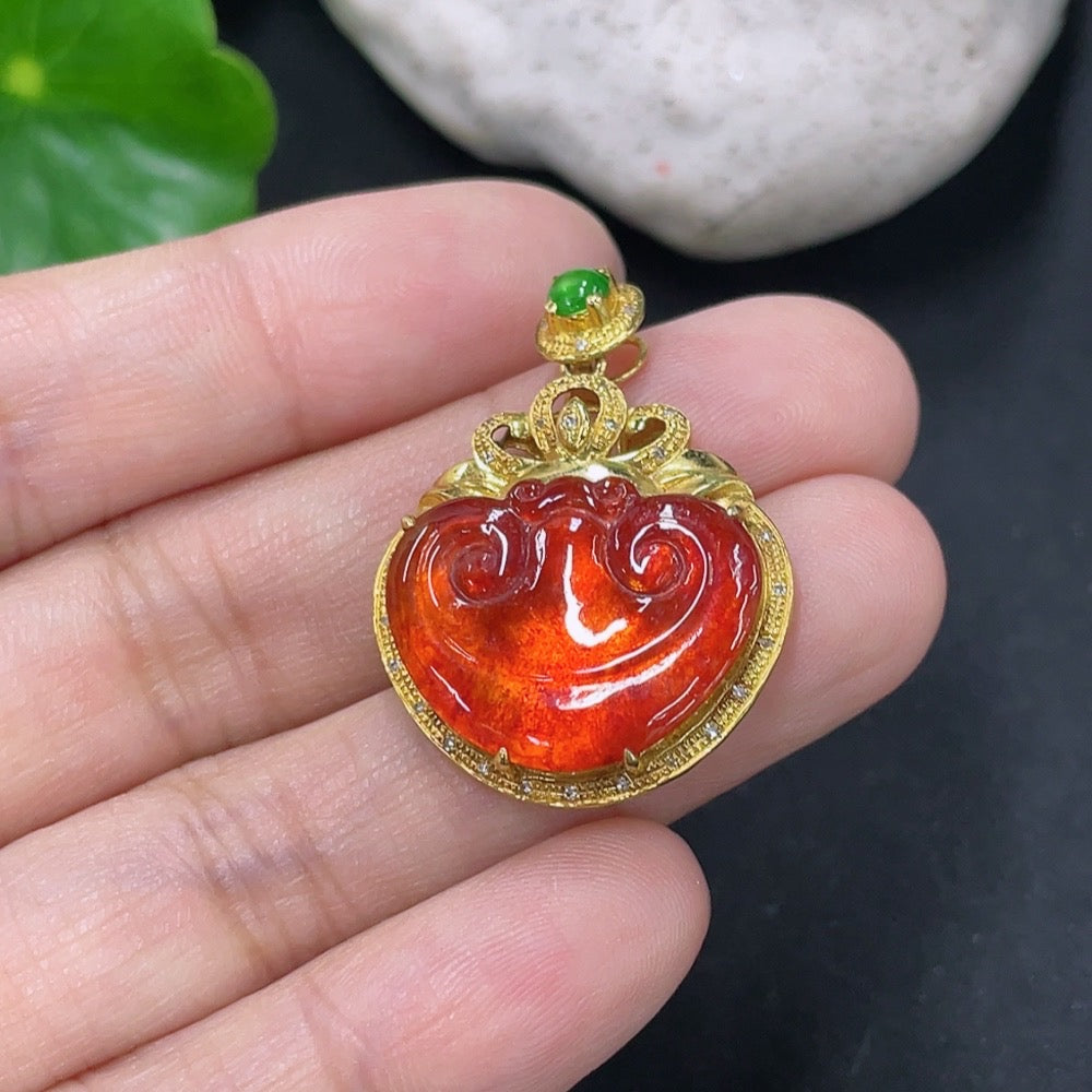 Jadeite Inlaid Ruyi Pendant 18k with Diamond Accent Total Weight Approximately 4.04g
