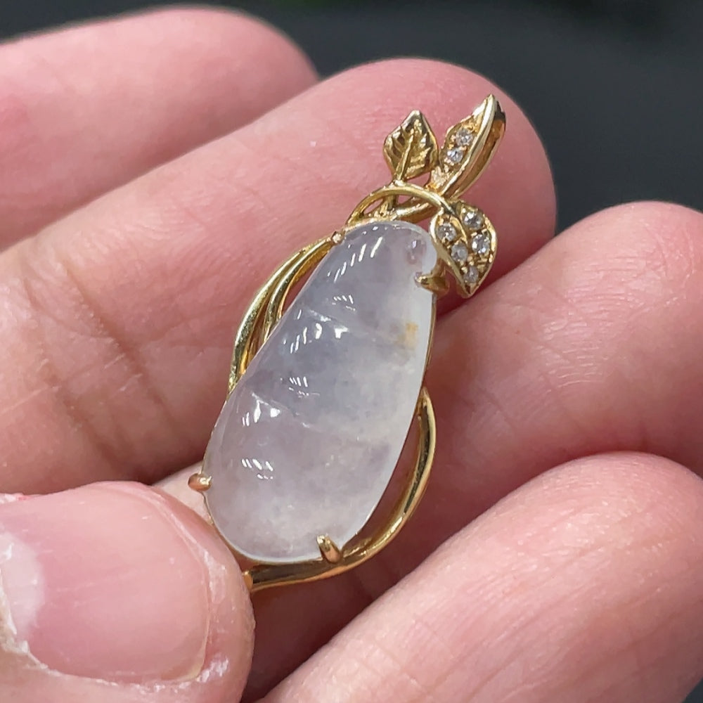 Jadeite Lucky Bean Pendant with 18K Gold Setting, Total Weight Approx. 1.8g