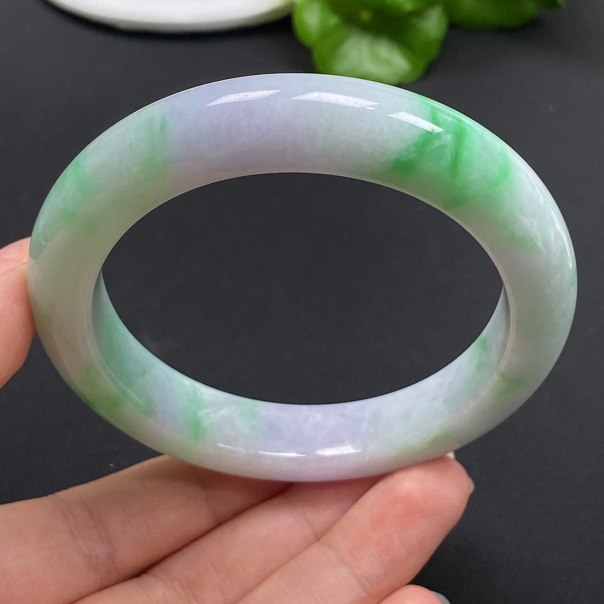 Jadeite round bracelet with size 57.9 and weight 69.23g, featuring polished green jade beads from HKHQ.