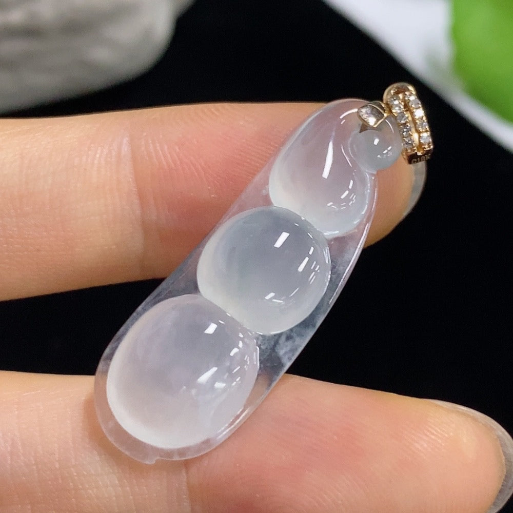 Jadeite Lucky Bean Pendant with 18K Gold and Diamond Accents, Total Weight Approximately 4.34g