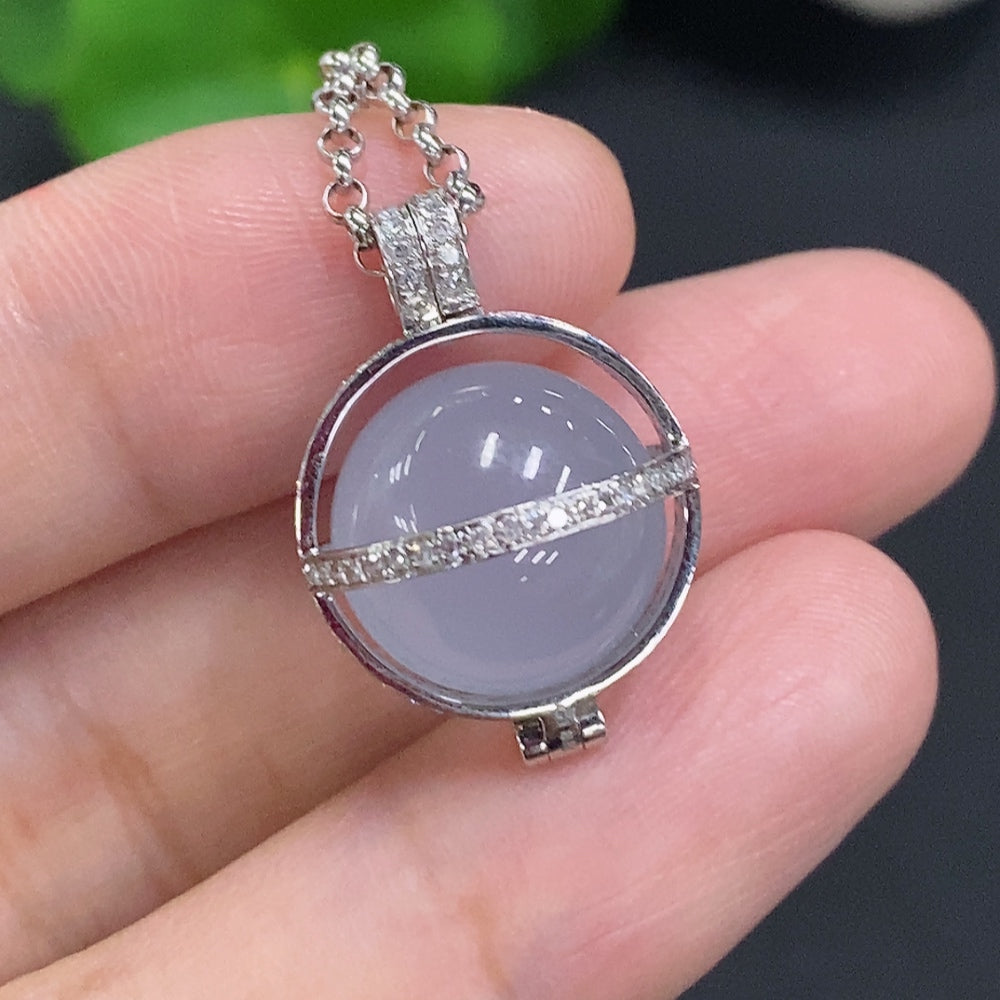 Jadeite Pendant with 18K Gold Setting, Total Weight Including Chain Approximately 10.4g