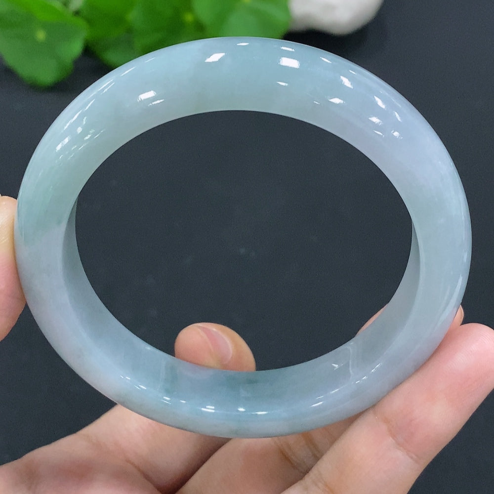 Jadeite round bracelet, size 58, total weight approximately 69.4g