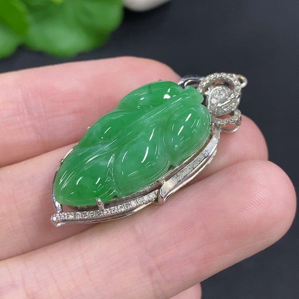Jadeite Leaf Pendant with 18K Gold and Diamond Accents, Total Weight Approx. 6.2g