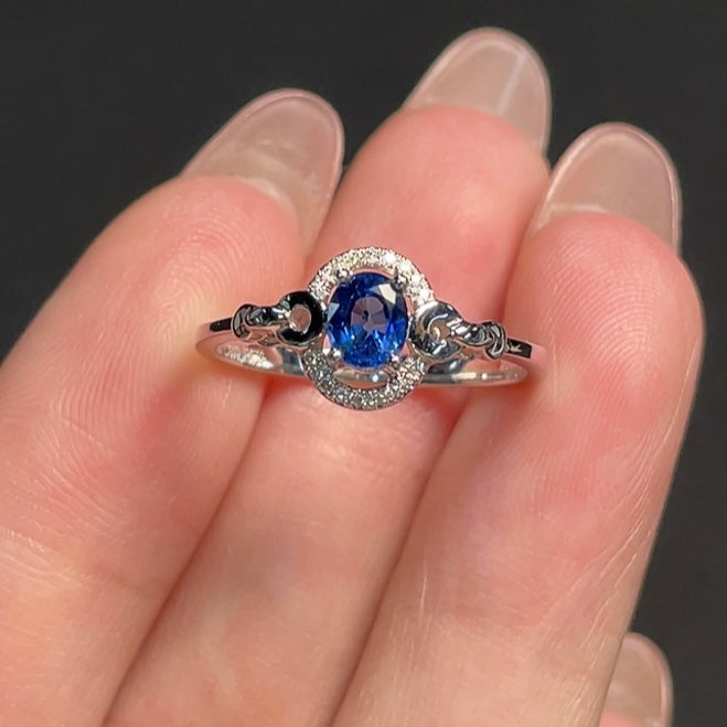 18k gold sapphire inlaid ring with diamond accents, size 14, weighing approx. 2.56g, featuring gemstone craftsmanship by HKHQ.