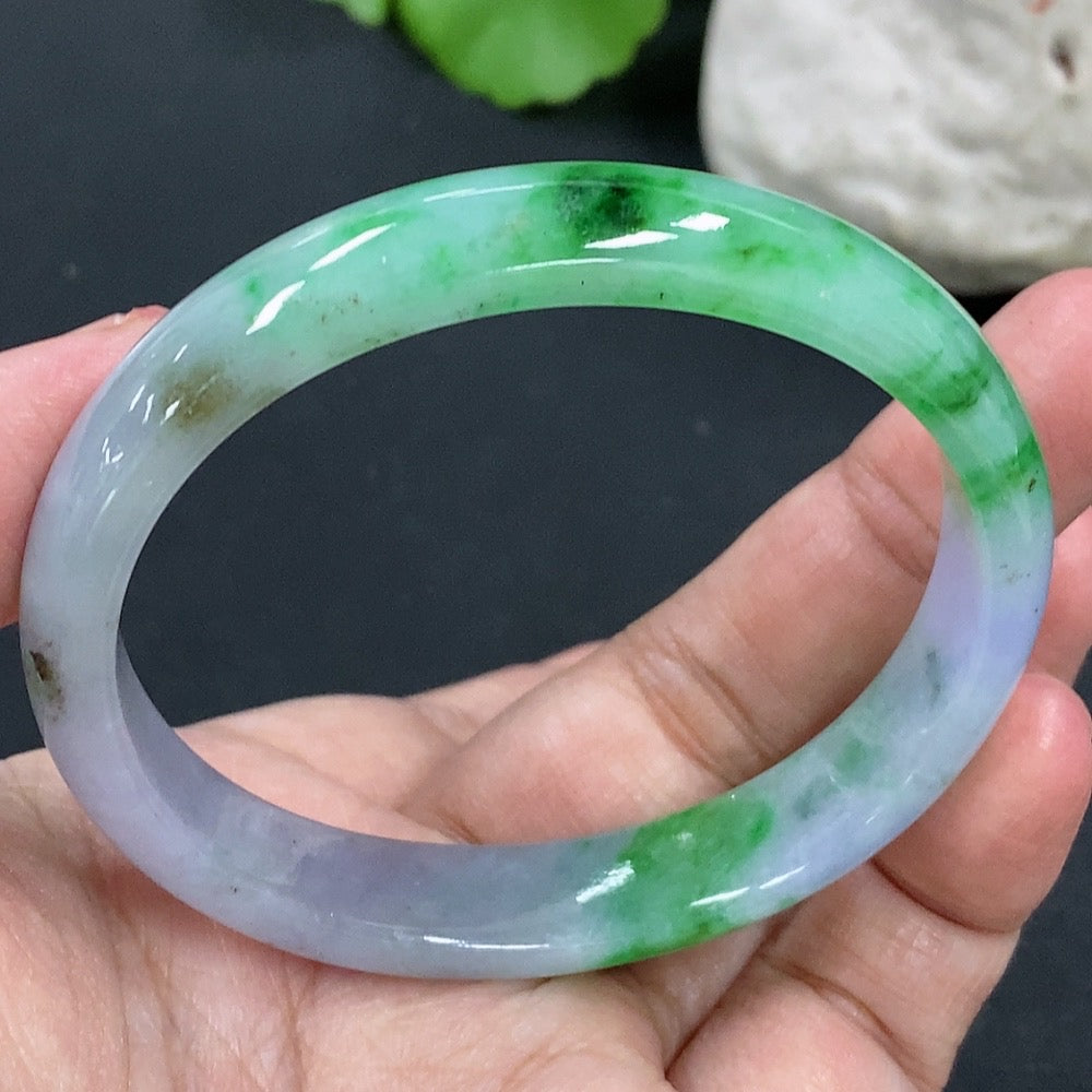 Jadeite Concubine Bracelet by HKHQ with approximate weight 31.3g, featuring smooth jadeite beads in size 53.6/47.8.