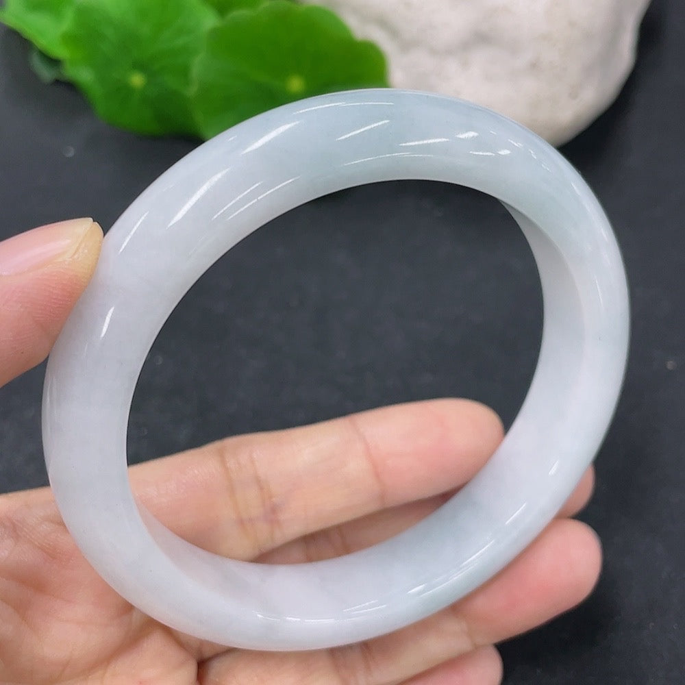 Jadeite round bracelet with 58.2mm diameter, crafted from green jade, weighing approximately 58.86g, by HKHQ.