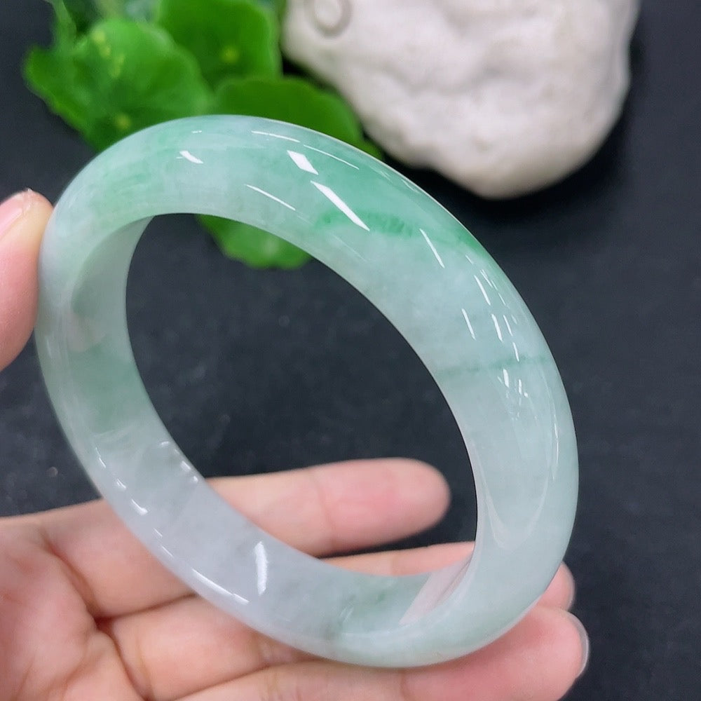 Jadeite round bracelet with a 55.2mm diameter and 56.52g weight, featuring smooth jade stones, by HKHQ.