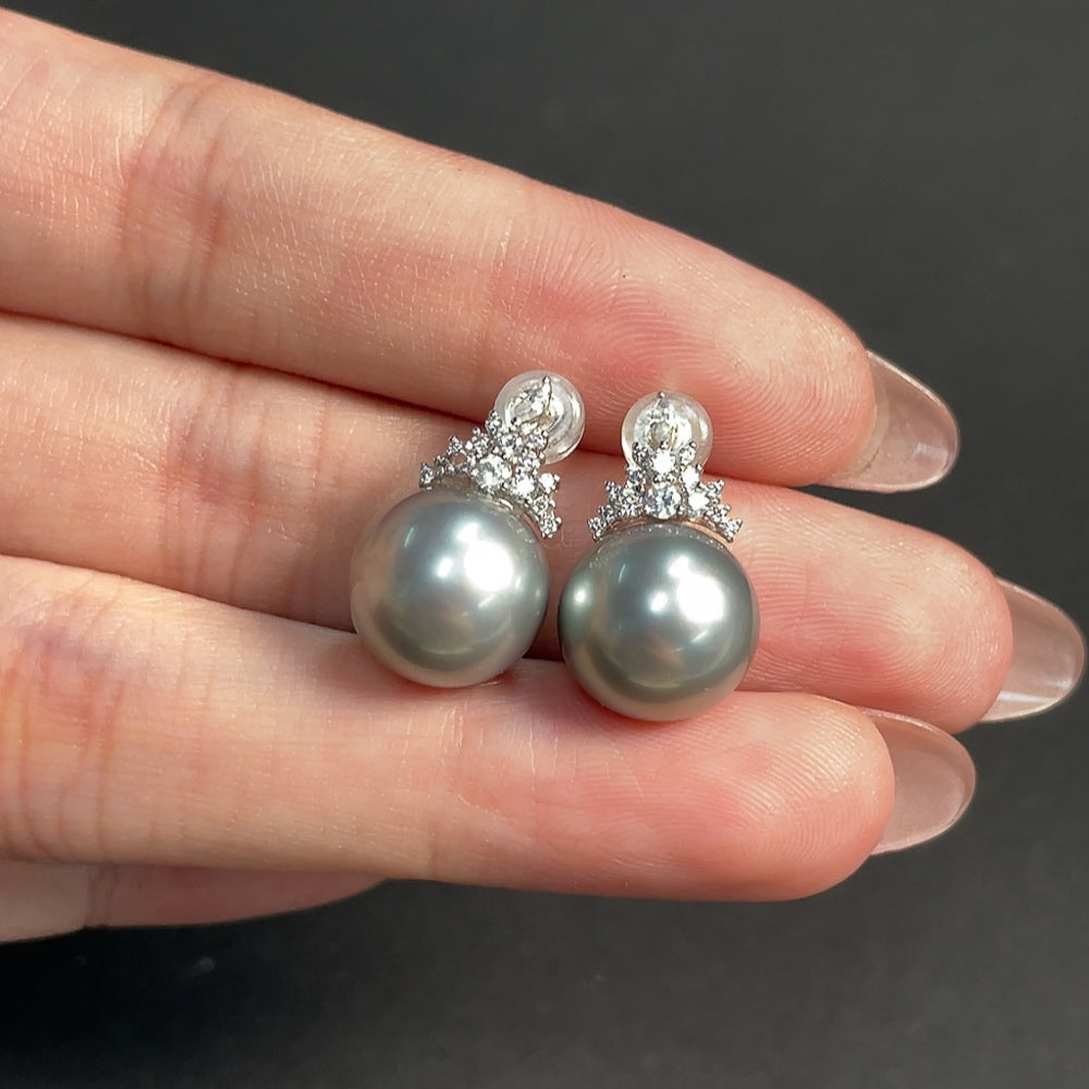 18k seawater pearl earrings, color origin undetermined, non-diamond, total weight approximately 4.84g, size about 11.3mm
