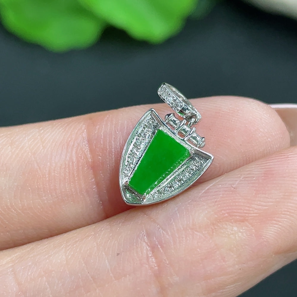 Jadeite inlaid pendant 18k non-diamond too small to determine total product weight approx. 1.18g