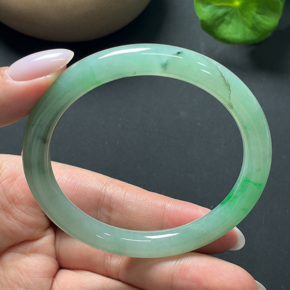 Elegant jadeite round bangle from HKHQ showcasing a smooth, polished jade bracelet with a circular design.