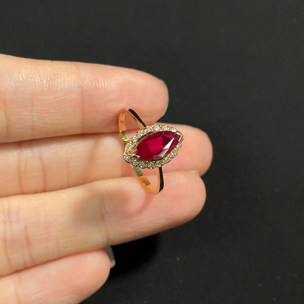 18K gold ruby ring with diamond accents, elegant HKHQ jewelry featuring a vibrant central ruby and sparkling side diamonds.