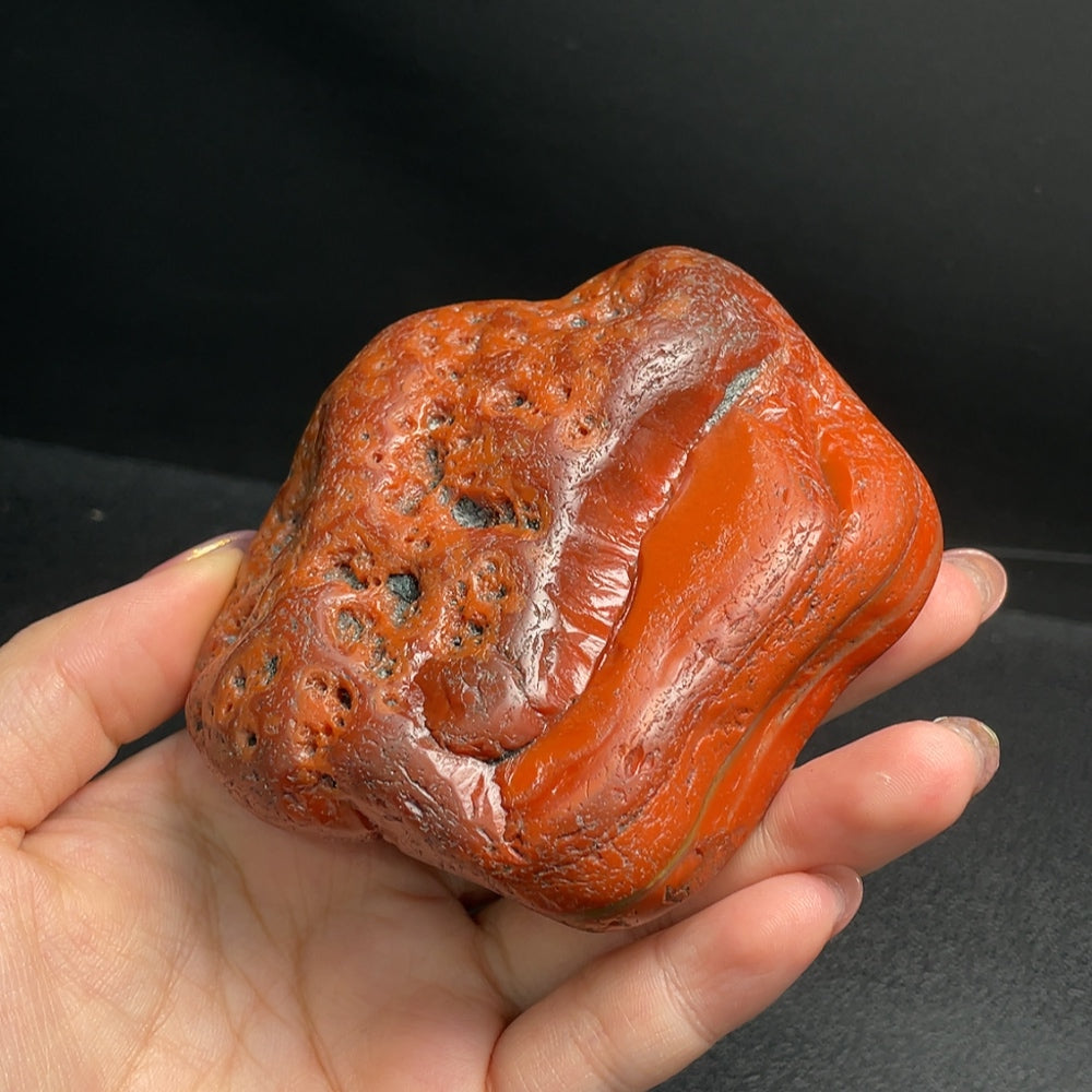 South Red Agate Ornament with Visible Organic Matter, Total Weight Approximately 308.57g