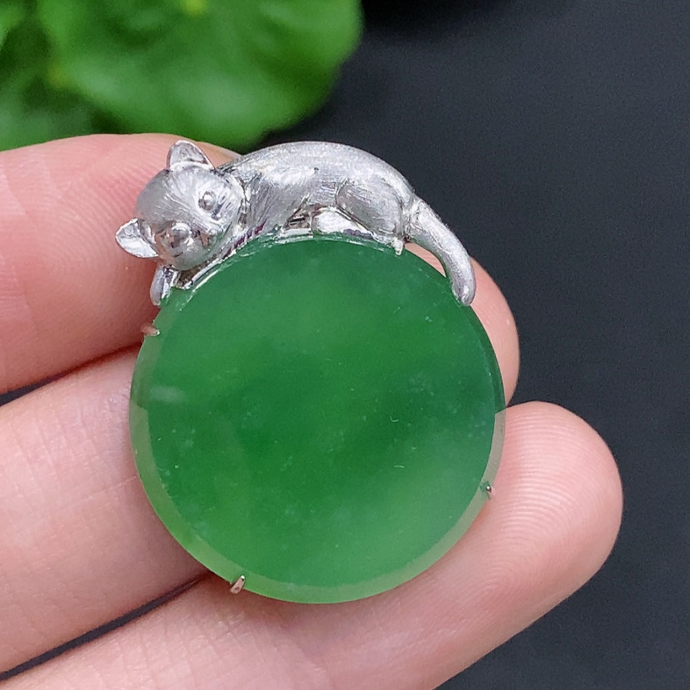 Jadeite Plain Pendant Pendant in 18K Gold Total Weight Approx. 9.1g