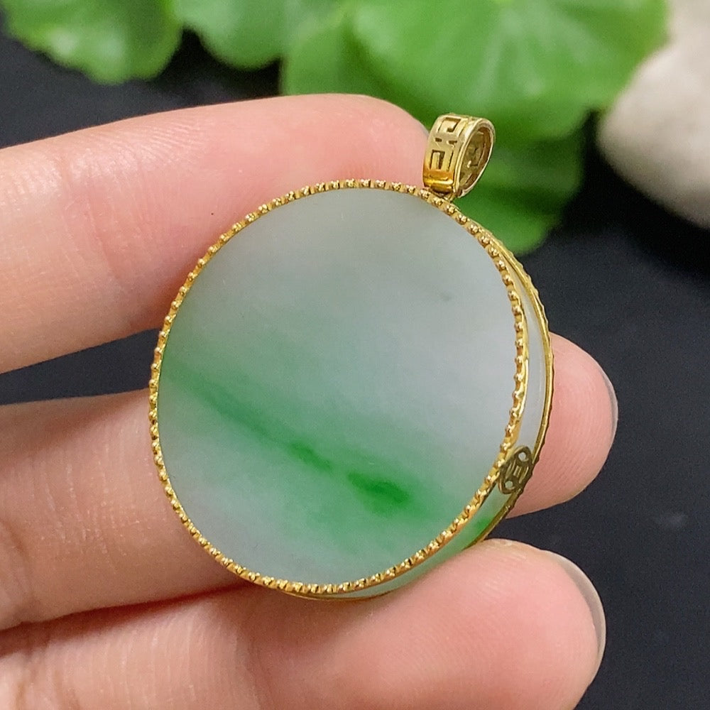 Jadeite Plain Pendant Pendant in 18k Gold