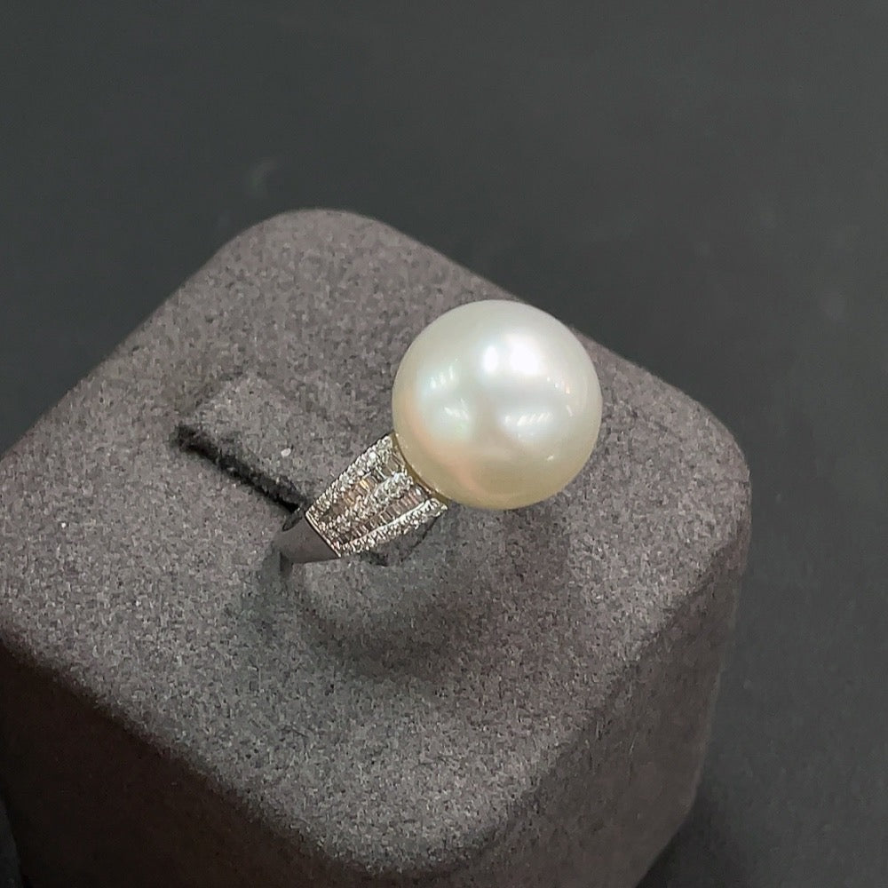 Seawater Pearl Inlaid Ring 18k Gold Size 15 Approx. 13.1mm Total Weight Approx. 6.47g