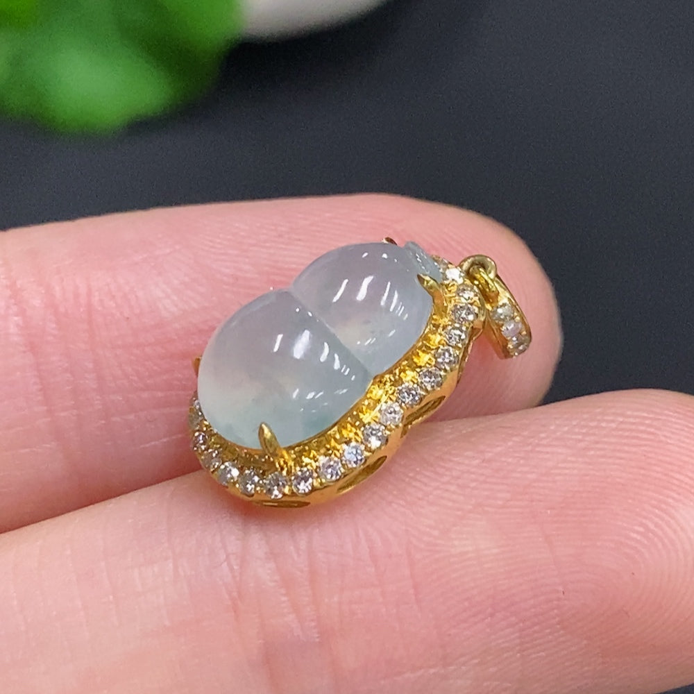Jadeite Gourd Inlaid Pendant 18K Gold Total Weight Approx.1.8g (with Diamond Inlays)