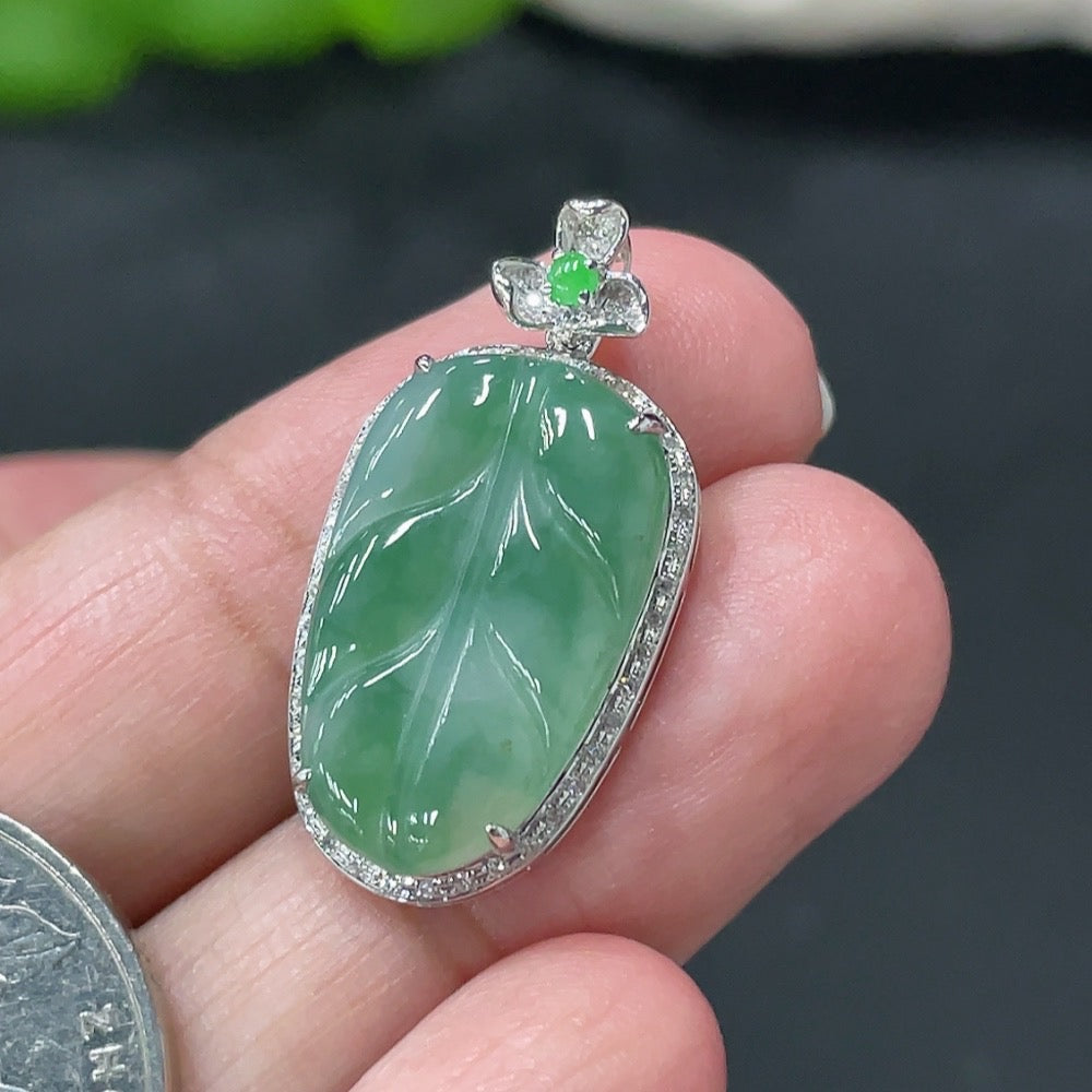 Jadeite Leaf Inlaid Pendant 18k Gold Inlaid Approx. 2.72g
