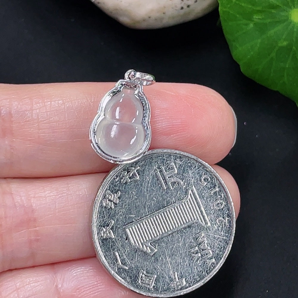 Jadeite gourd inlaid pendant 18K gold total weight about 1.2g (with diamond accents)