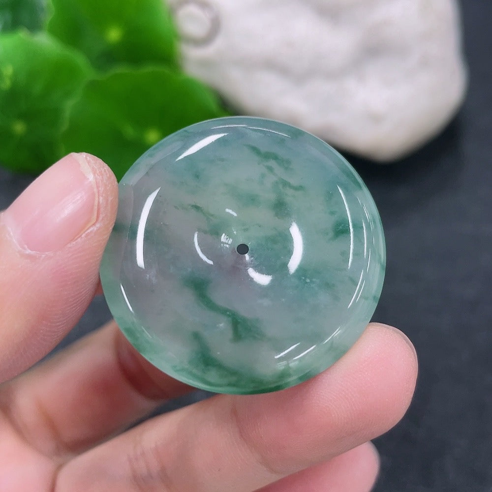 Jadeite pendant with peace knot design, crafted from green jade, weighing approximately 11.18g, by HKHQ.