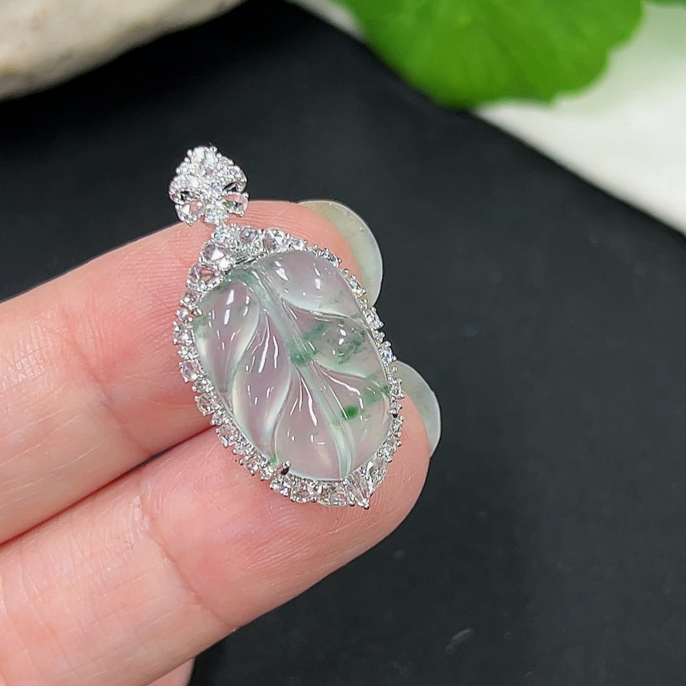 Jadeite Pendant Leaf 18k Gold Inlaid with Diamonds Total Weight Approx. 2.86g
